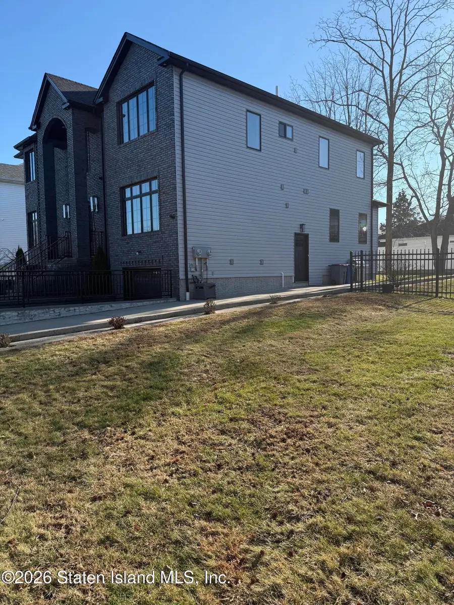 946 Edgegrove Avenue, Staten Island, NY 10309 - Image #3