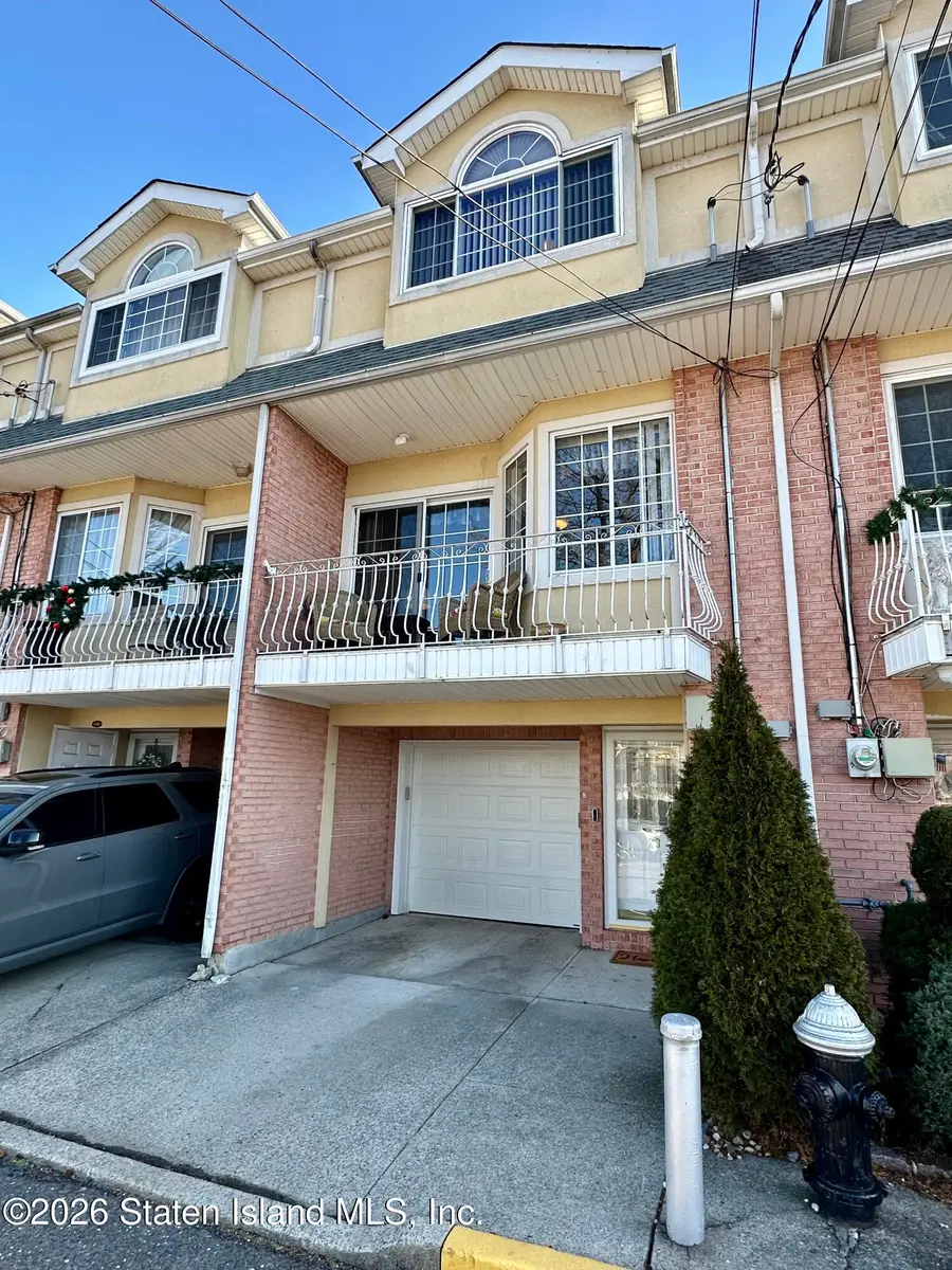 23 Peacock Loop, Staten Island, NY 10309 - Image #2