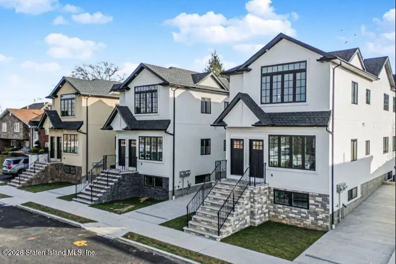 907 Rathbun Avenue, Staten Island, NY 10309 - Image #2