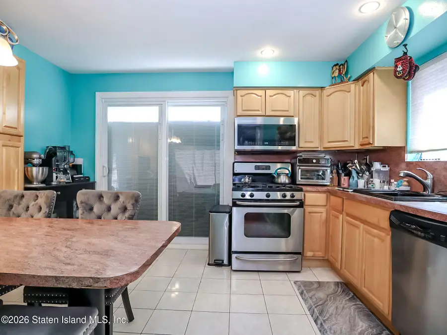 32 Mccormick Place, Staten Island, NY 10305 - Image #3