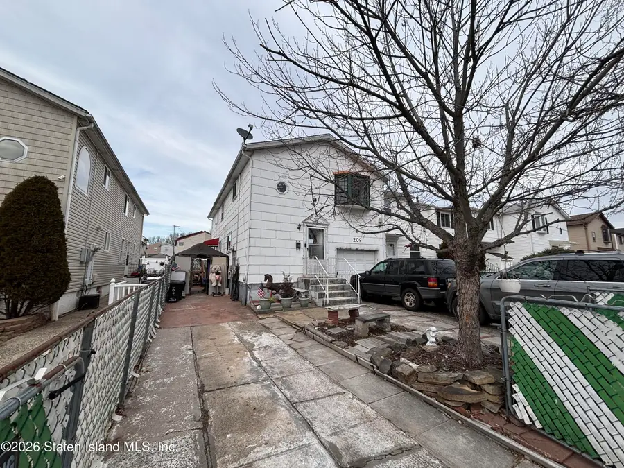 209 Regis Drive, Staten Island, NY 10314 - Image #3