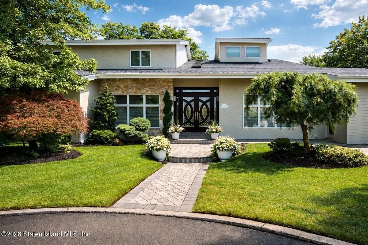 70 Woodvale Loop, Staten Island, NY 10309 - Image #1