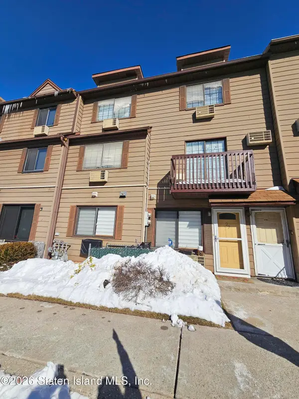 27a Daffodil Lane #102, Staten Island, NY 10314