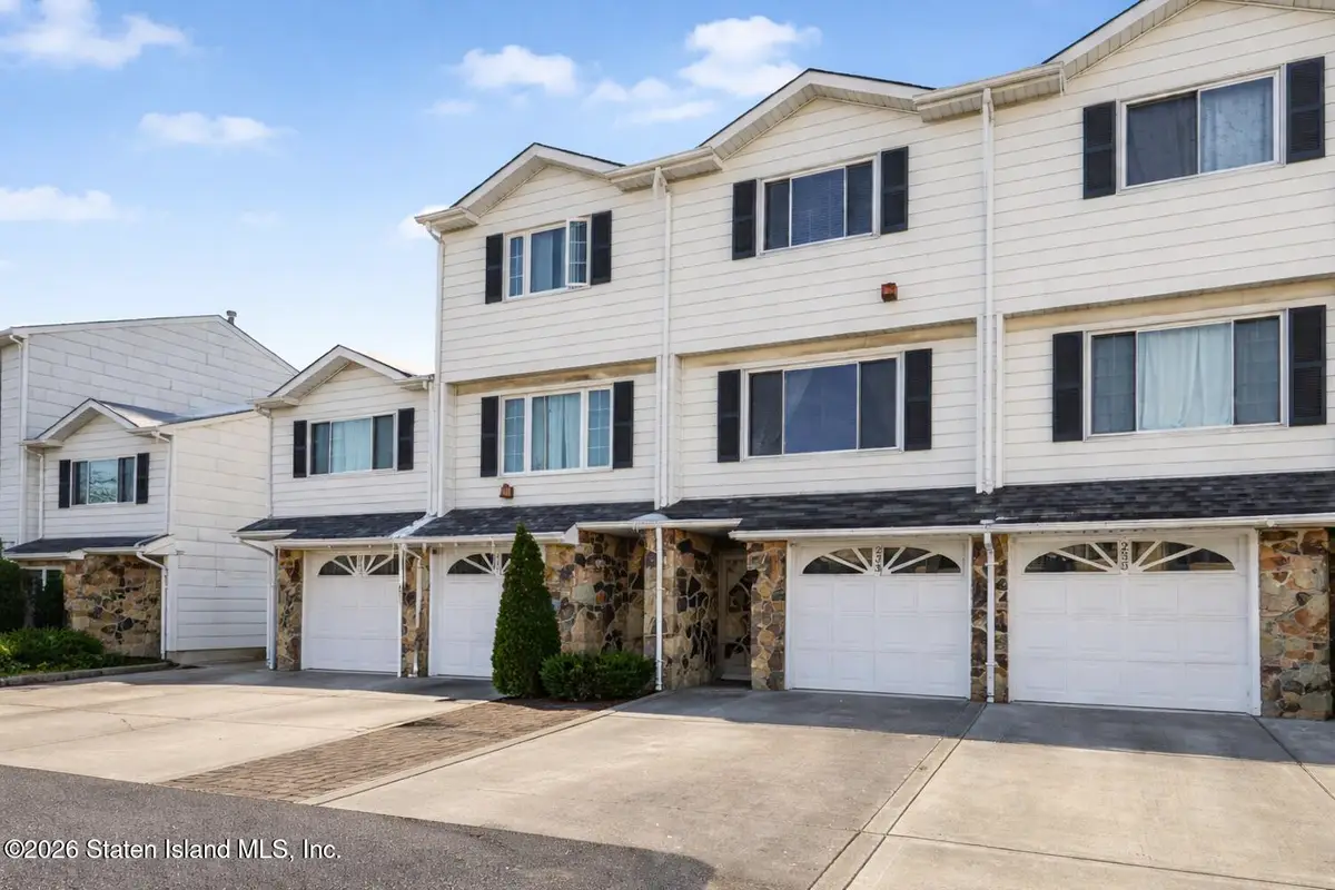 233 Carlyle Green, Staten Island, NY 10312 - Image #1