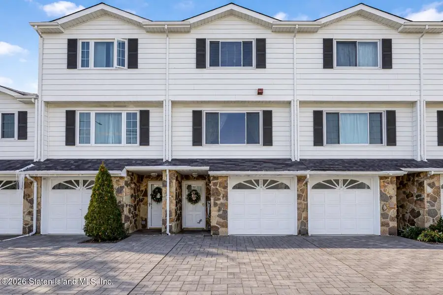 233 Carlyle Green, Staten Island, NY 10312 - Image #2