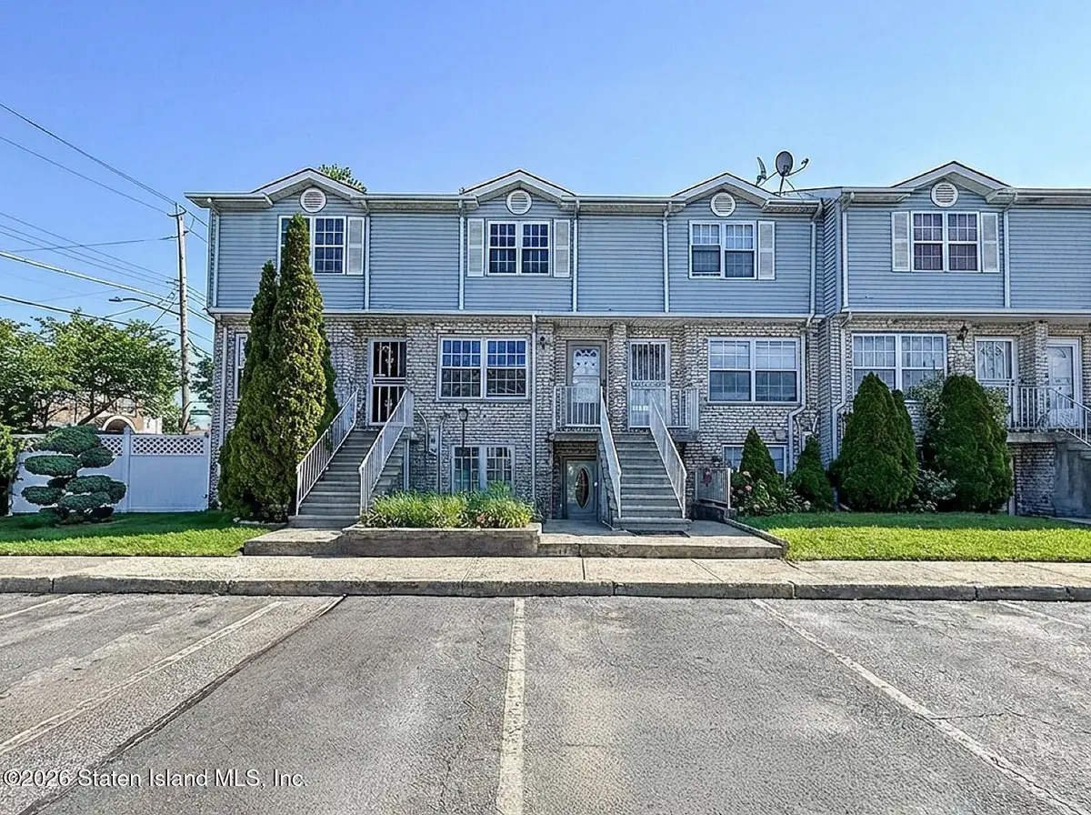 242 Pond Way, Staten Island, NY 10303 - Image #1