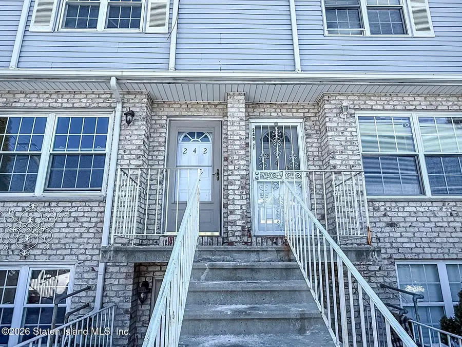 242 Pond Way, Staten Island, NY 10303 - Image #2