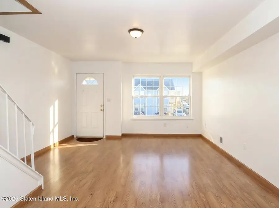 242 Pond Way, Staten Island, NY 10303 - Image #3