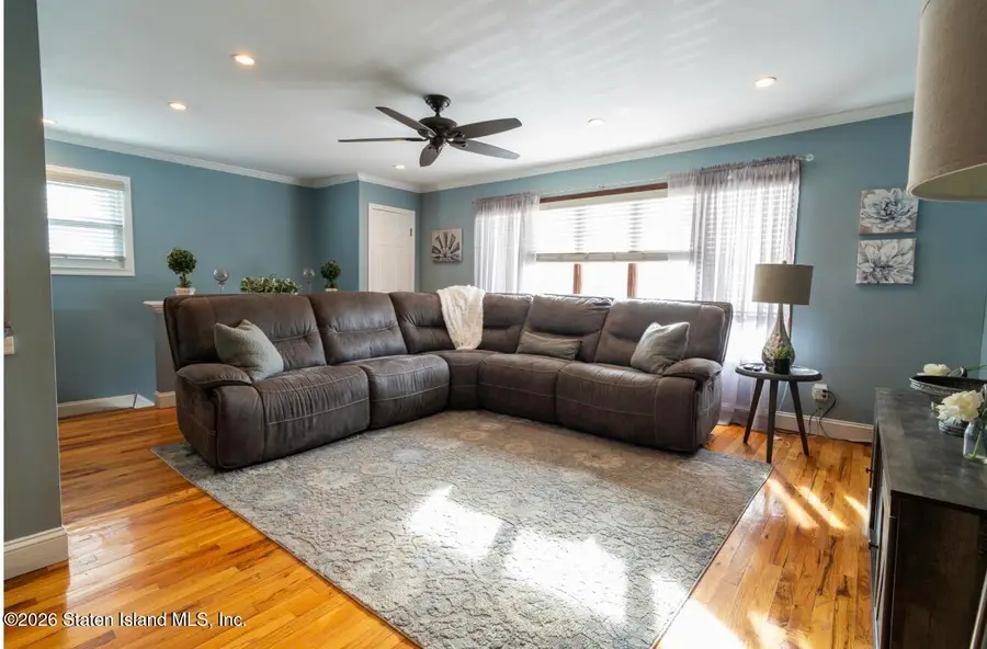 47 E Figurea Avenue, Staten Island, NY 10308 - Image #2