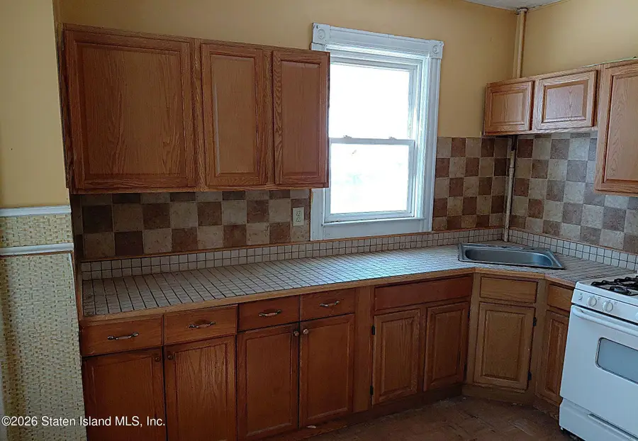 208 Myrtle Avenue, Staten Island, NY 10310 - Image #3