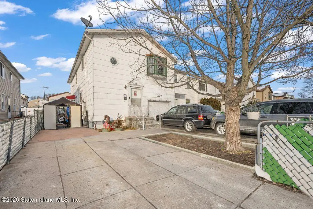 209 Regis Drive, Staten Island, NY 10314 - #1