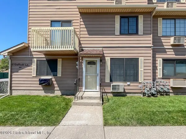 61 Daffodil Lane, Staten Island, NY 10314