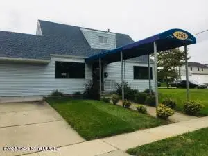 4262 Richmond Avenue, Staten Island, NY 10312 - #2