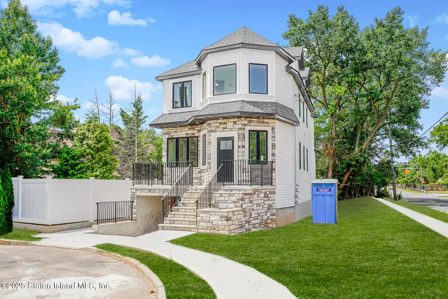 518 Bradford Avenue, Staten Island, NY 10309 - #2