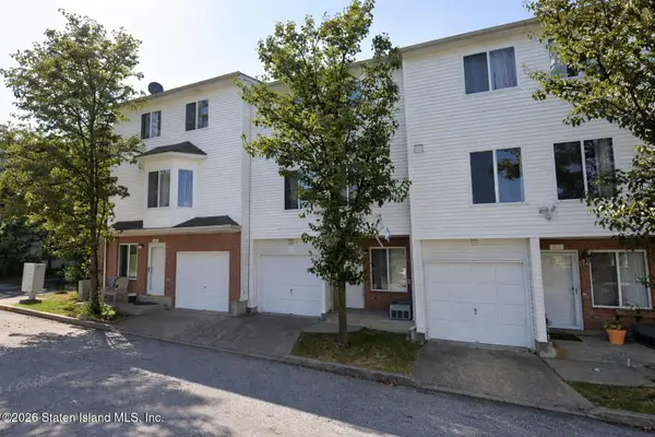 32 Aspen Knolls Way, Staten Island, NY 10312