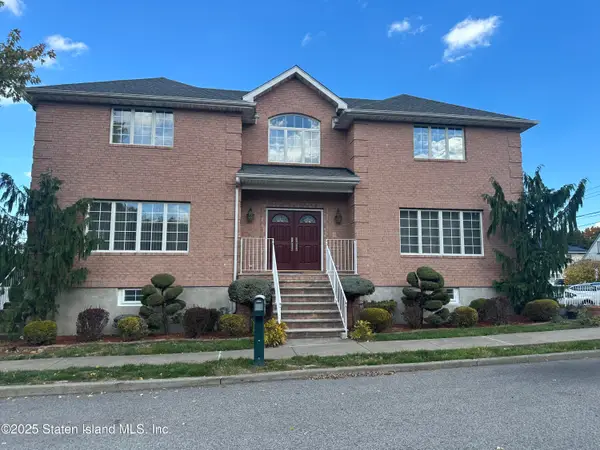 18 Dobbs Place, Staten Island, NY 10301