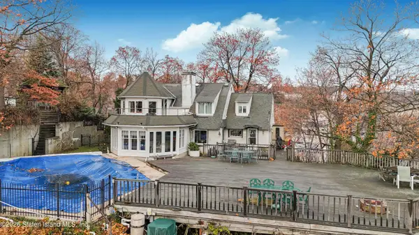 45 E Loop Road, Staten Island, NY 10304