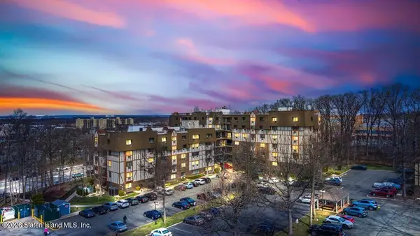 2 Elmwood Park Drive #209, Staten Island, NY 10314