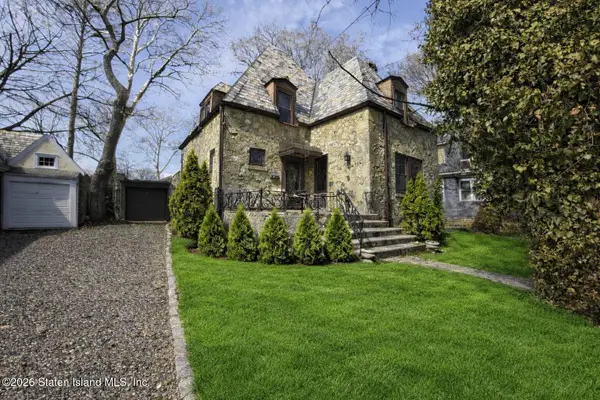 19 Lakeview Terrace, Staten Island, NY 10305