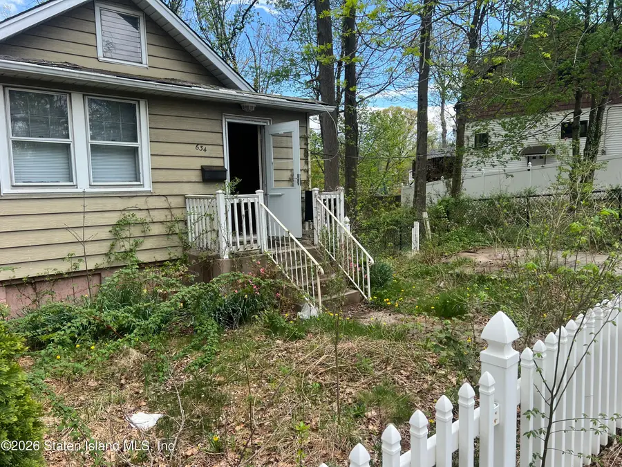 634 Drumgoole Road E, Staten Island, NY 10312 - #2