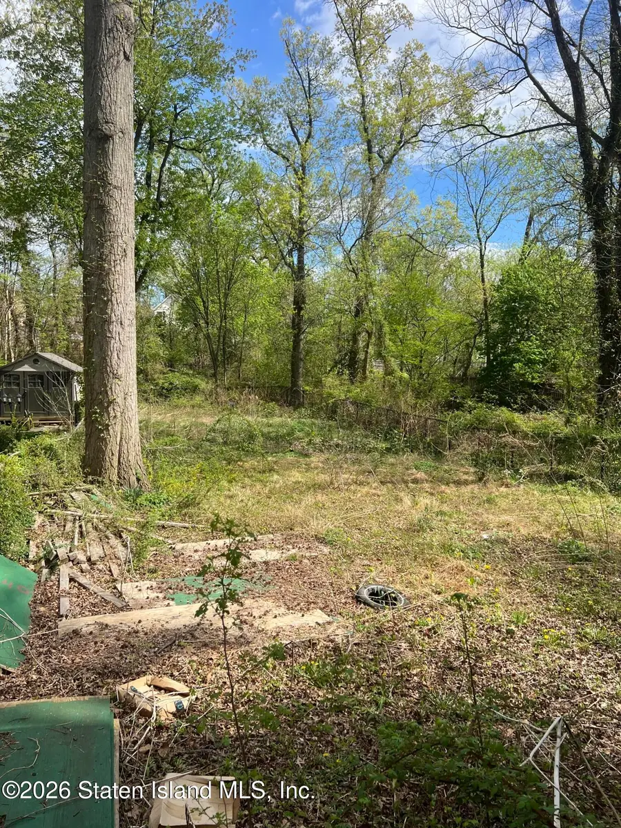 634 Drumgoole Road E, Staten Island, NY 10312 - #3