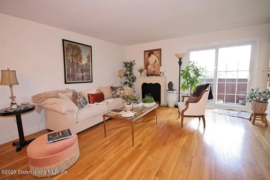 951 W Fingerboard Road, Staten Island, NY 10304 - #2