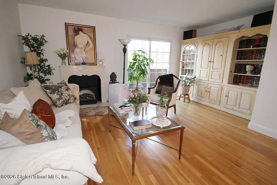 951 W Fingerboard Road, Staten Island, NY 10304 - #3