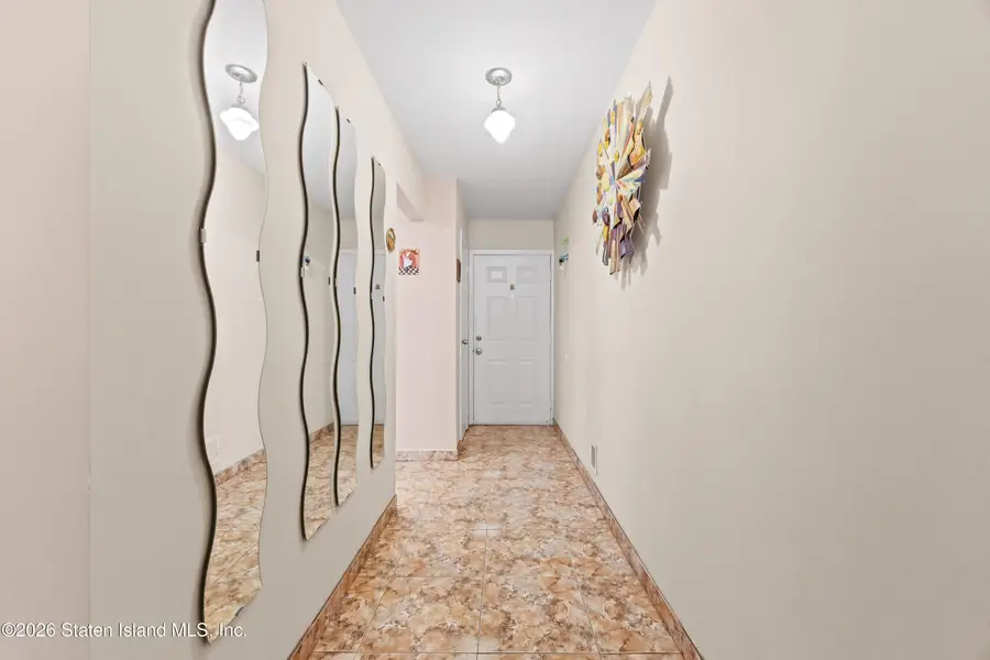 979 W Fingerboard Road, Staten Island, NY 10304 - #2