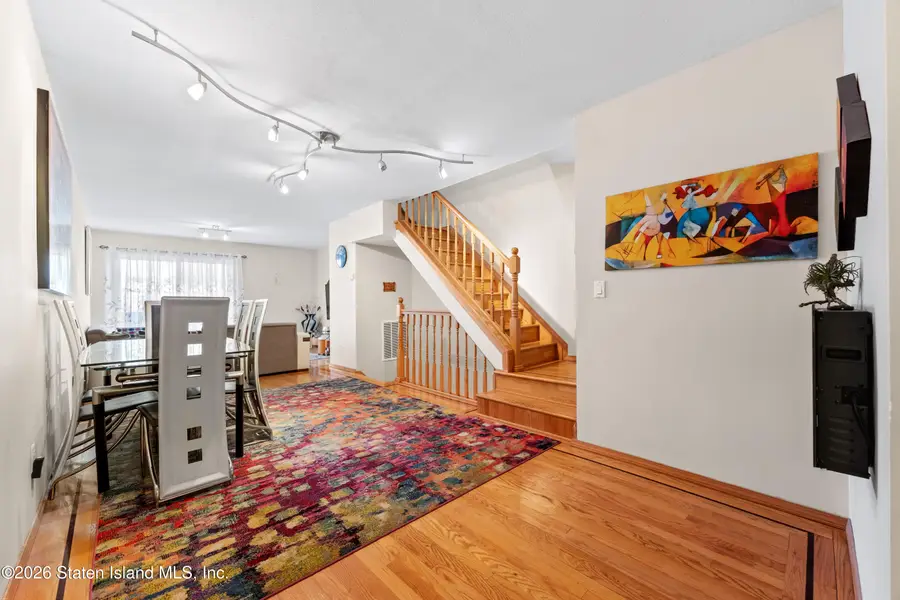 979 W Fingerboard Road, Staten Island, NY 10304 - #3