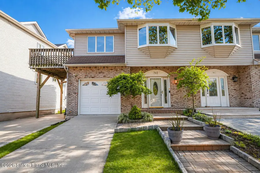 742 Maguire Avenue, Staten Island, NY 10309 - #2