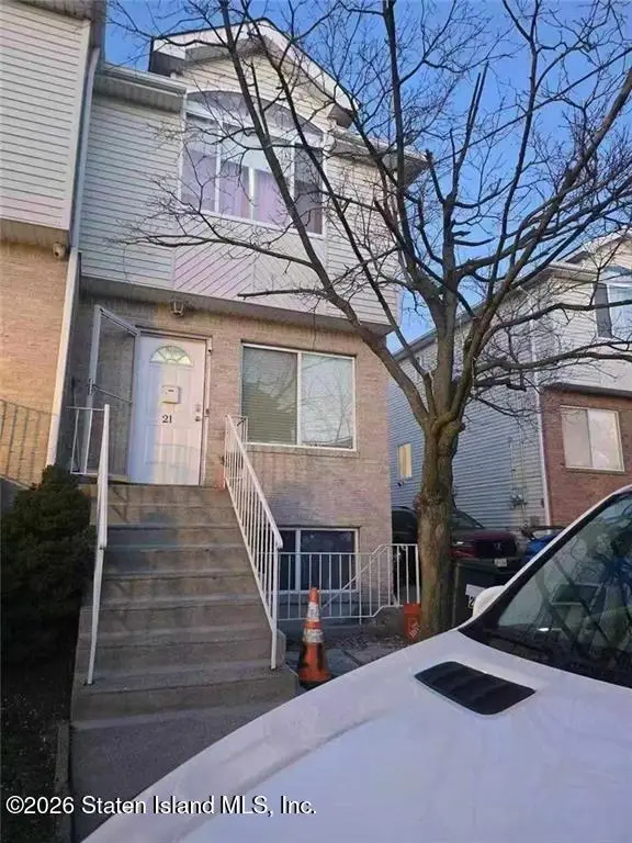 21 Bentley Lane, Staten Island, NY 10307