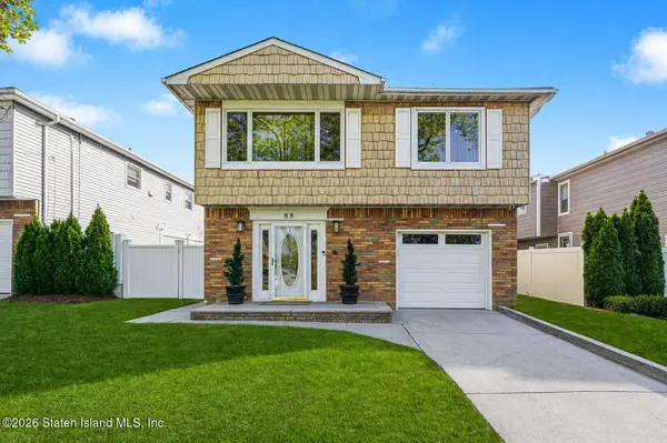 88 W Cedarview Avenue, Staten Island, NY 10306
