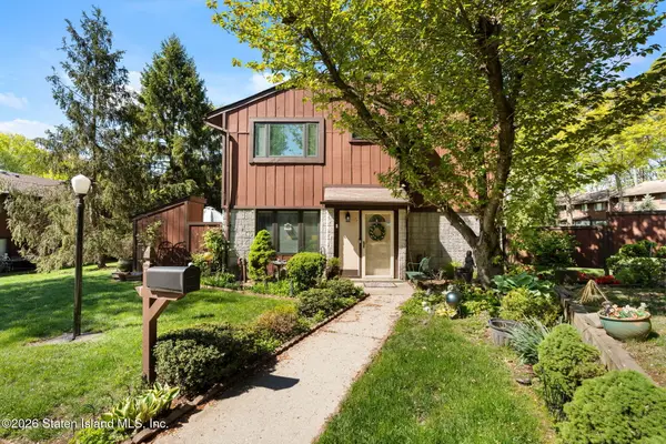 77 Stone Lane, Staten Island, NY 10314