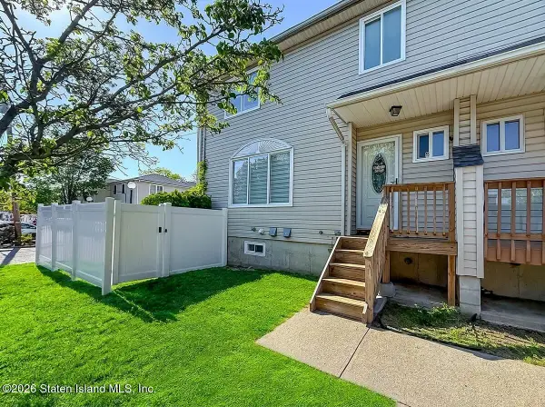 5 Wildwood Lane, Staten Island, NY 10307