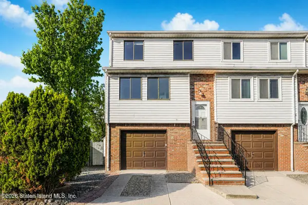 80 Country Drive N, Staten Island, NY 10314