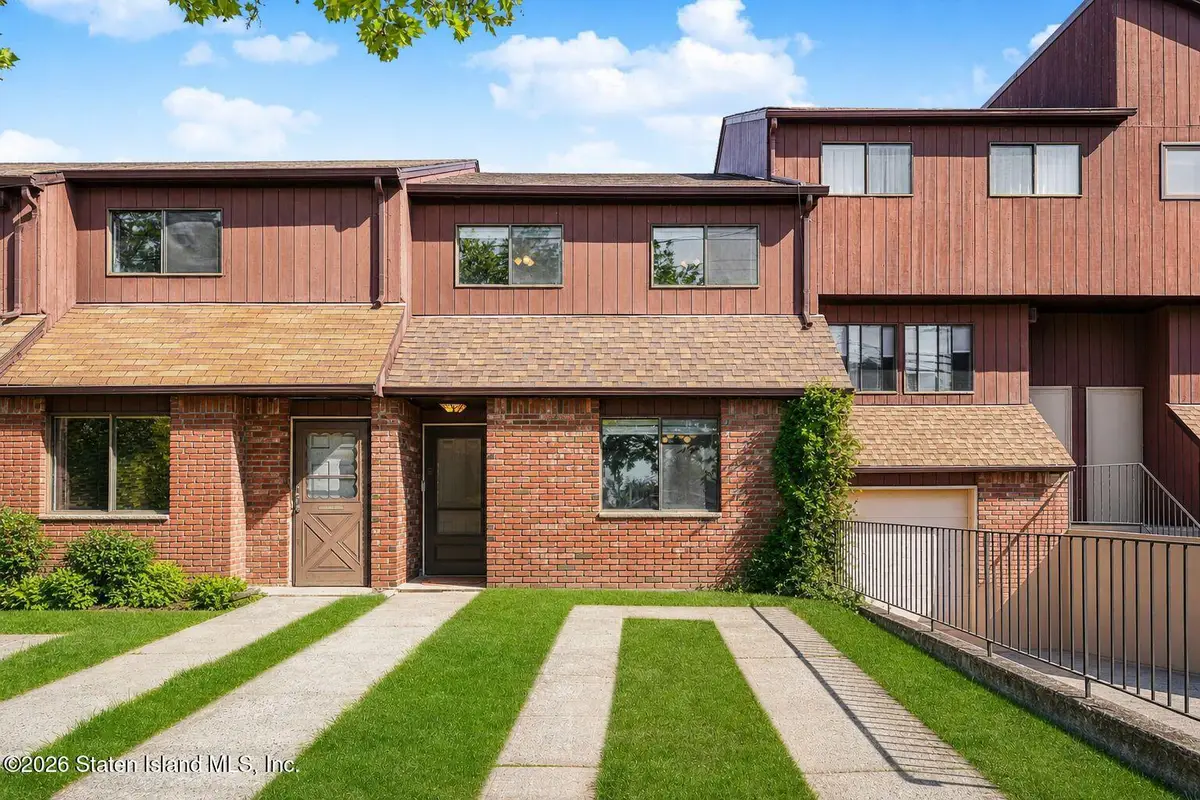 999 W Fingerboard Road, Staten Island, NY 10304 - #1