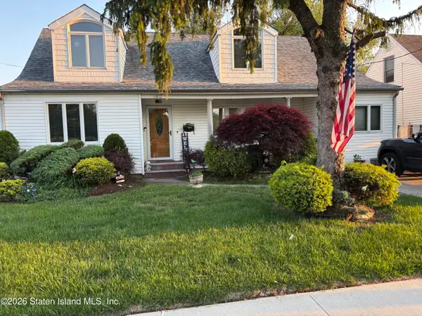 162 Lamberts Lane, Staten Island, NY 10314