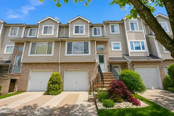 196 Pembrook Loop, Staten Island, NY 10309