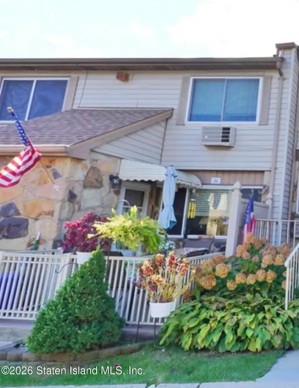 11 Lynn Court, Staten Island, NY 10314