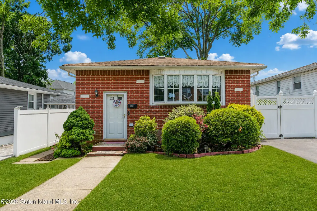 270 Woods Of Arden Road, Staten Island, NY 10312 - #1
