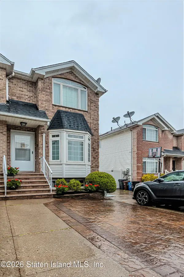 18 Bellavista Court, Staten Island, NY 10305