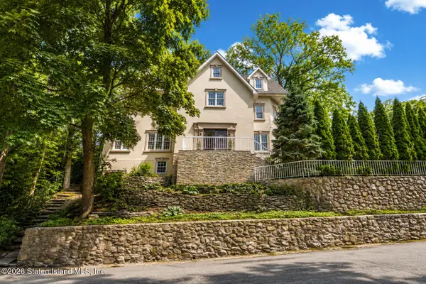 8 Diana Trail, Staten Island, NY 10304