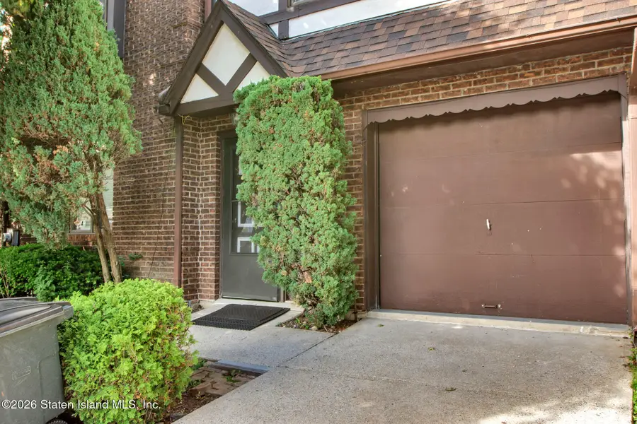 52 Fox Hunt Court, Staten Island, NY 10301 - #2