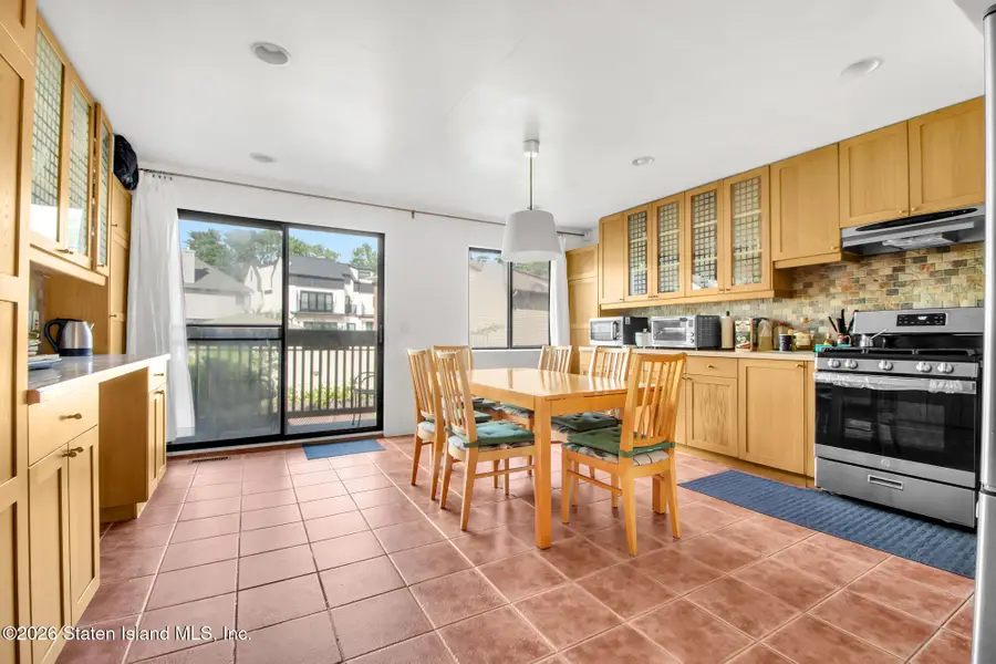 52 Fox Hunt Court, Staten Island, NY 10301 - #3