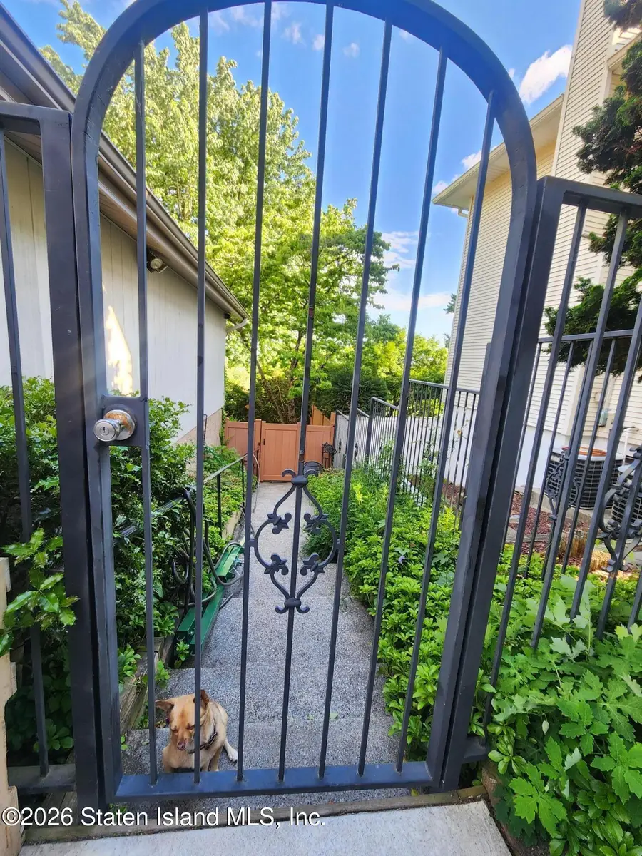 16 Manor Court, Staten Island, NY 10306 - #3