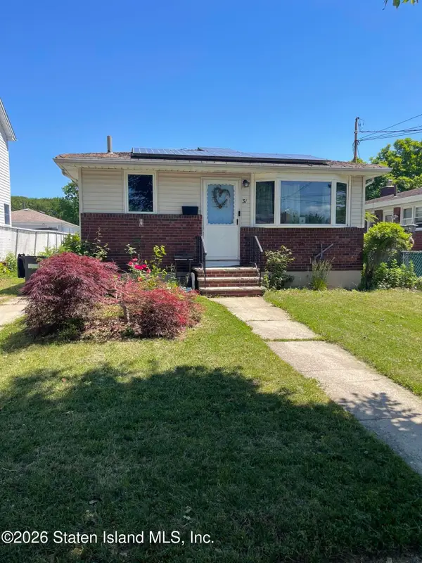 31 Chesterton Avenue, Staten Island, NY 10306