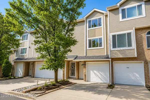 124 Pembrook Loop, Staten Island, NY 10309