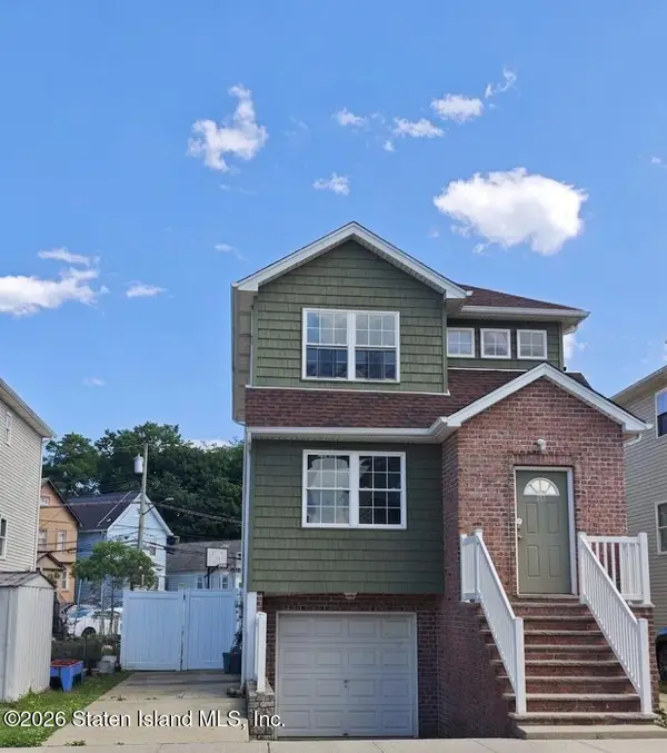18 Edgeview Lane, Staten Island, NY 10302