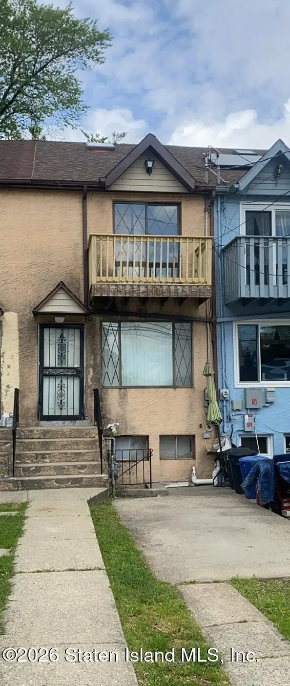 98 Lake Avenue, Staten Island, NY 10303
