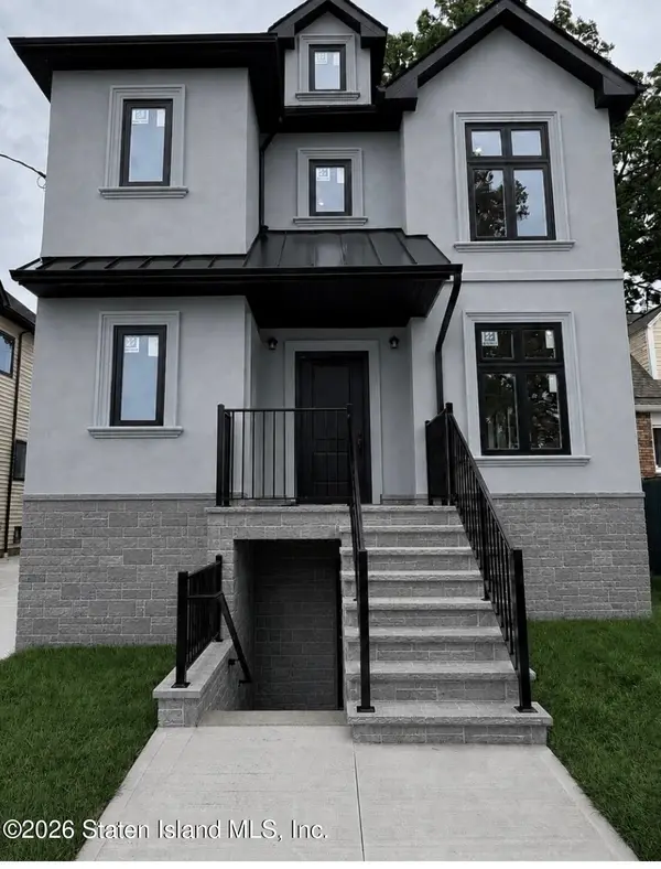 1054 Drumgoole Road W, Staten Island, NY 10312